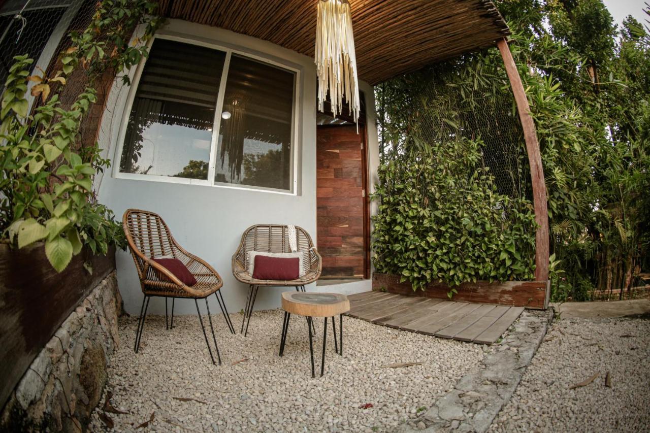 Hotel Makaaba Eco-Boutique Bacalar Exterior photo A room at the hotel