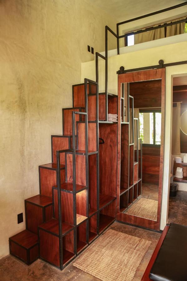 Hotel Makaaba Eco-Boutique Bacalar Exterior photo Stairs in a tiny home