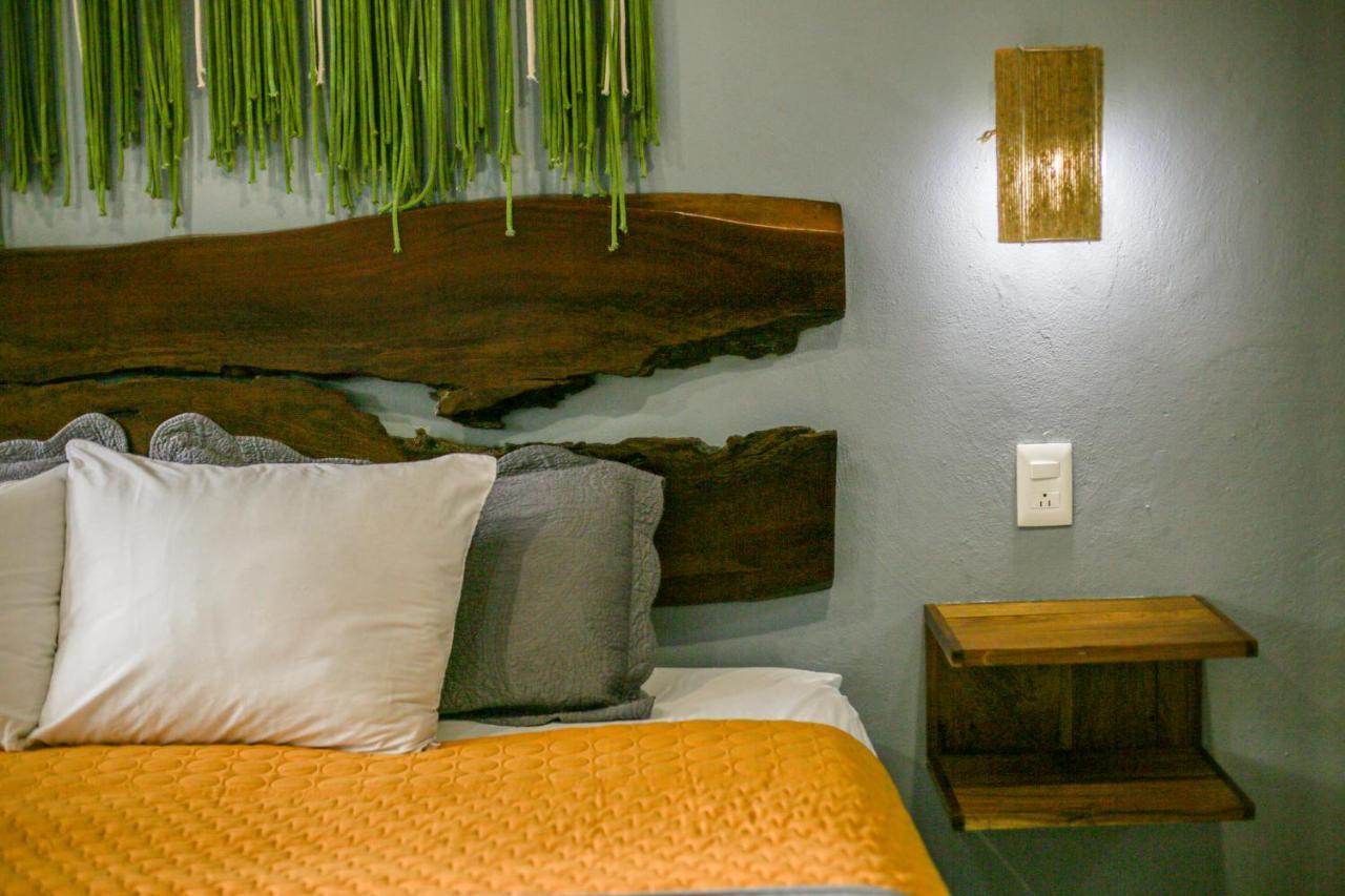 Hotel Makaaba Eco-Boutique Bacalar Exterior photo A wall-mounted light