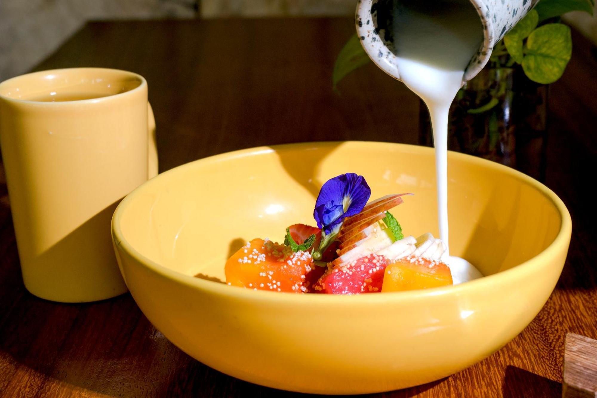 Hotel Makaaba Eco-Boutique Bacalar Exterior photo A fruit salad with edible flowers